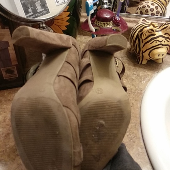 Size 6 1/2 tan boots - Picture 4 of 4